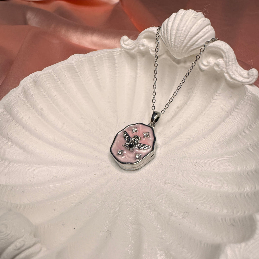 Liera Melek Figürlü Pembe Kapaklı Çelik Kolye Silver
