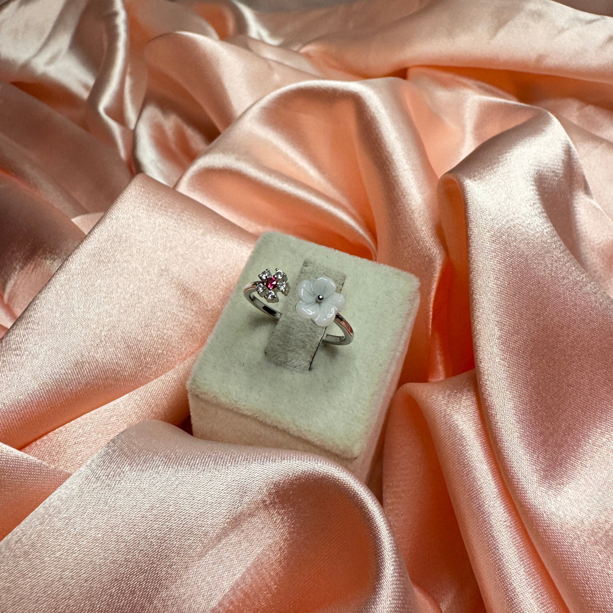 Fleur Pembe Taşlı Sedef Çiçekli Silver Yüzük