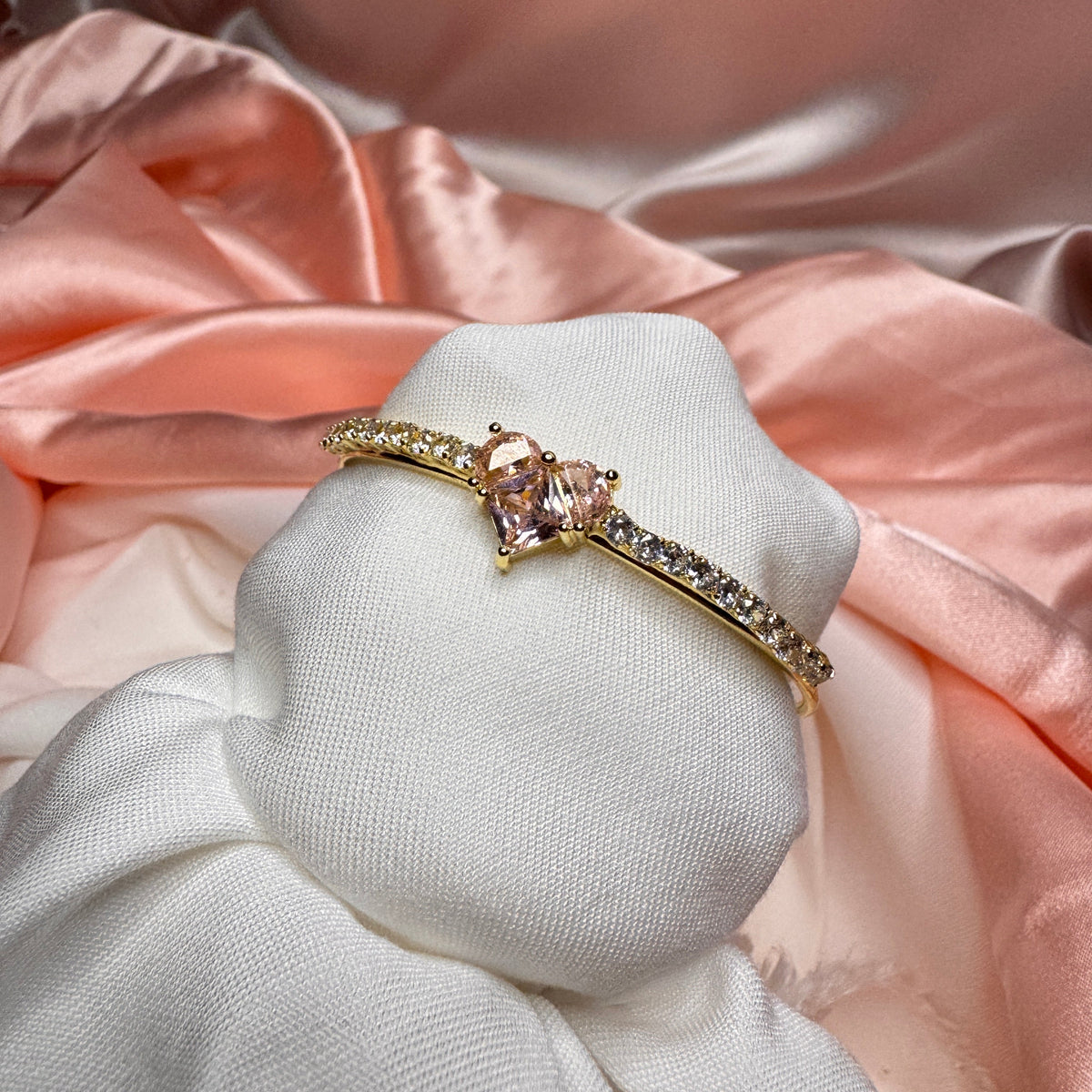 Lilla Pembe Kalp Taşlı Çelik Kelepçe Bilezik Gold