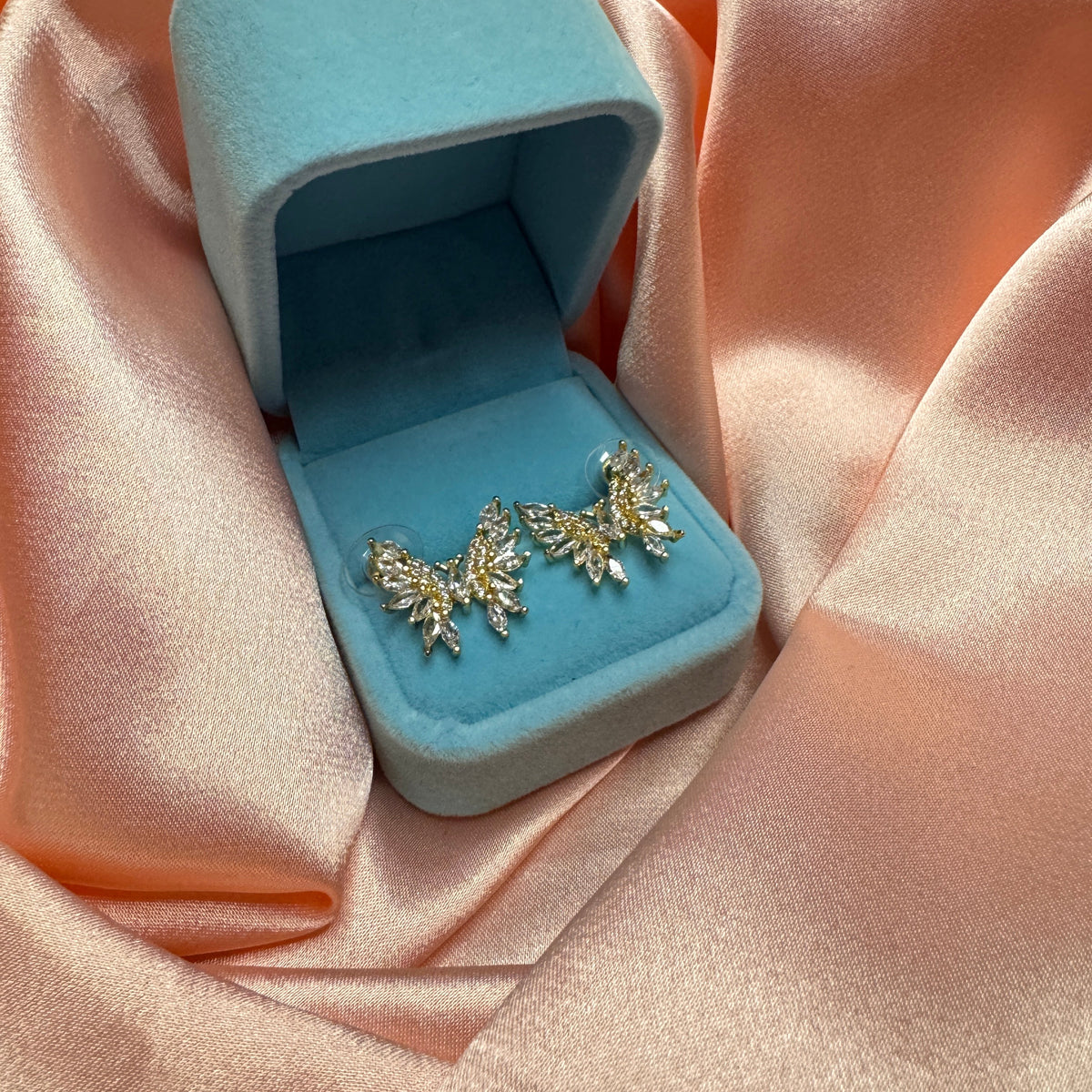 Mariposa Pırlanta Işıltılı Zirkon Taşlı Gold Küpe